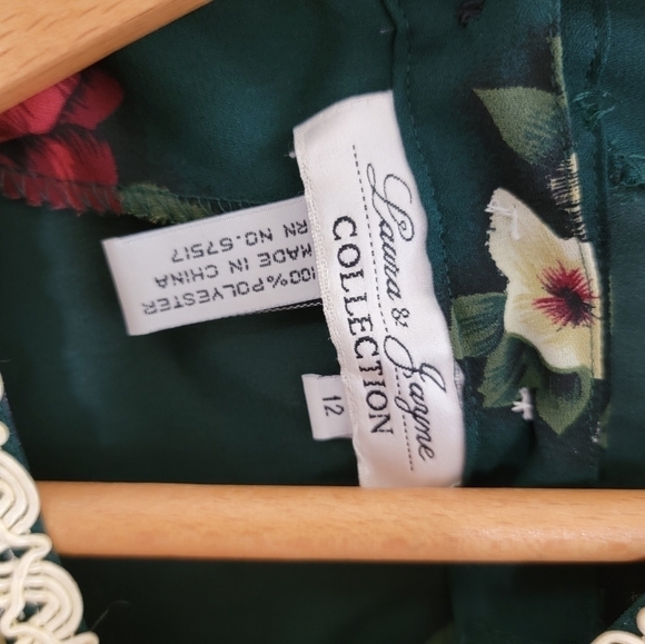 Vintage Laura & Jayne Collection | Floral Blouse with Faux Pearl Detail - Picture 3 of 6